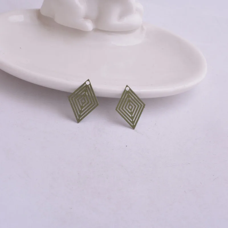 100 Stück AC4327 15mm*20mm Geometrie-Anhänger Rhombus-Anhänger aus lackiertem Metall-Messing Schmuckzubehör – Detail 4
