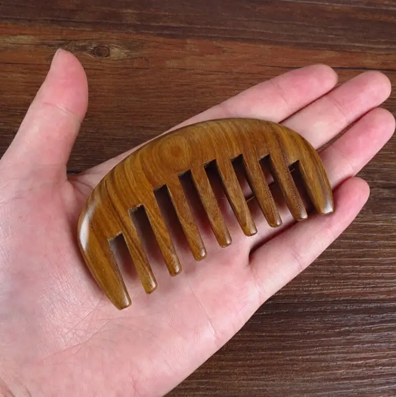 

Hairdressing tool is a high-quality portable natural green sandalwood comb hair comb