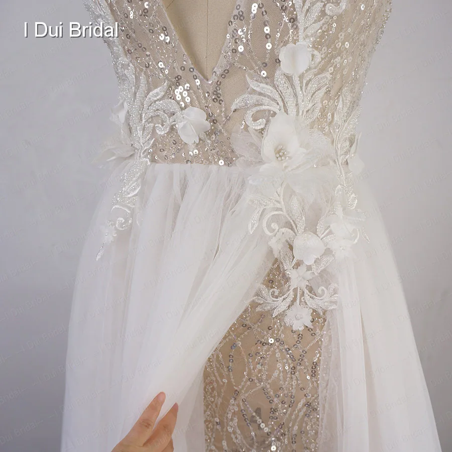 Robe de mariée à bretelles spaghetti avec jupe corset à paillettes fendues, couche intérieure en tulle avec fleur, nouveau style