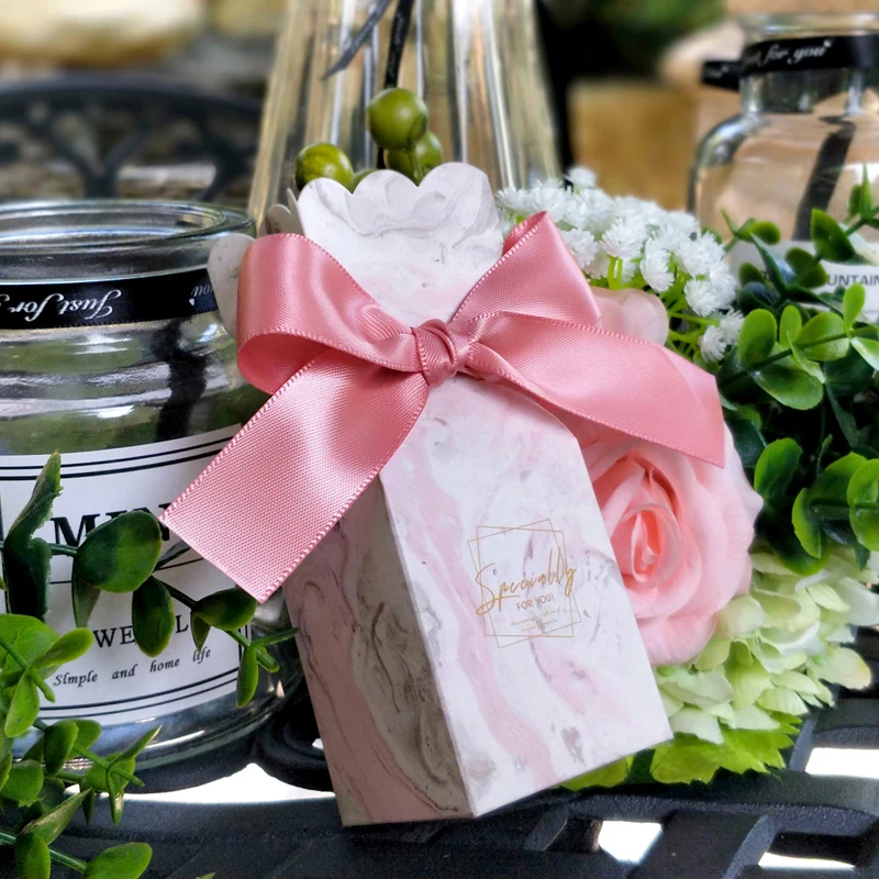 50pcs/ New Romantic Marble Lines Candy Boxes with Ribbon Decoration for Wedding or Birthday Party Event Gifts Chocolates Storage