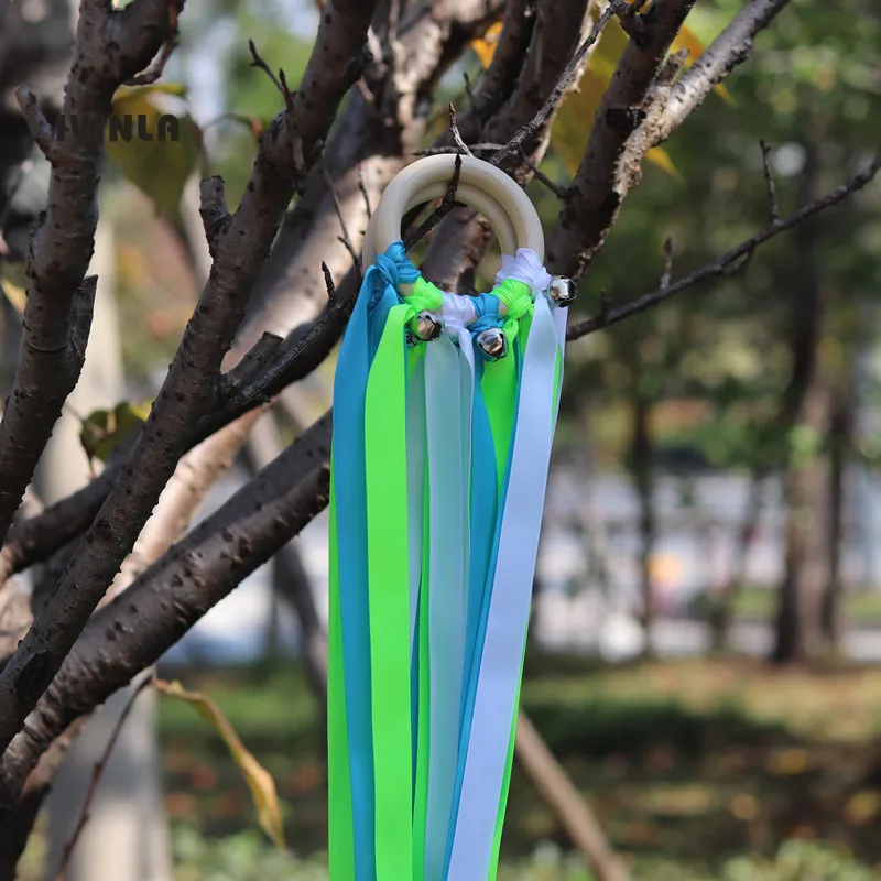 Newest 20 Pieces/Lot Green Wooden Ring Waldorf Ribbon Hand Kite Toy Swirl Stremers FLY ME Birthyday Party Favors