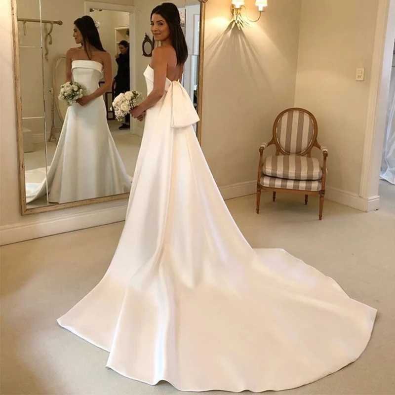 Simple A-line Wedding Dresses Strapless Chapel Train Satin Bridal Gowns Backless Vestido De Noiva Charming Robe De Mariee