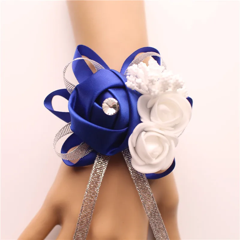 YO CHO Seidenrosen, weiße Handgelenk-Corsage, Handgelenkblumen für Brautjungfern, Blumenarmband, rosa, blau, Brautschwestern, Hochzeitsaccessoires – Detail 4