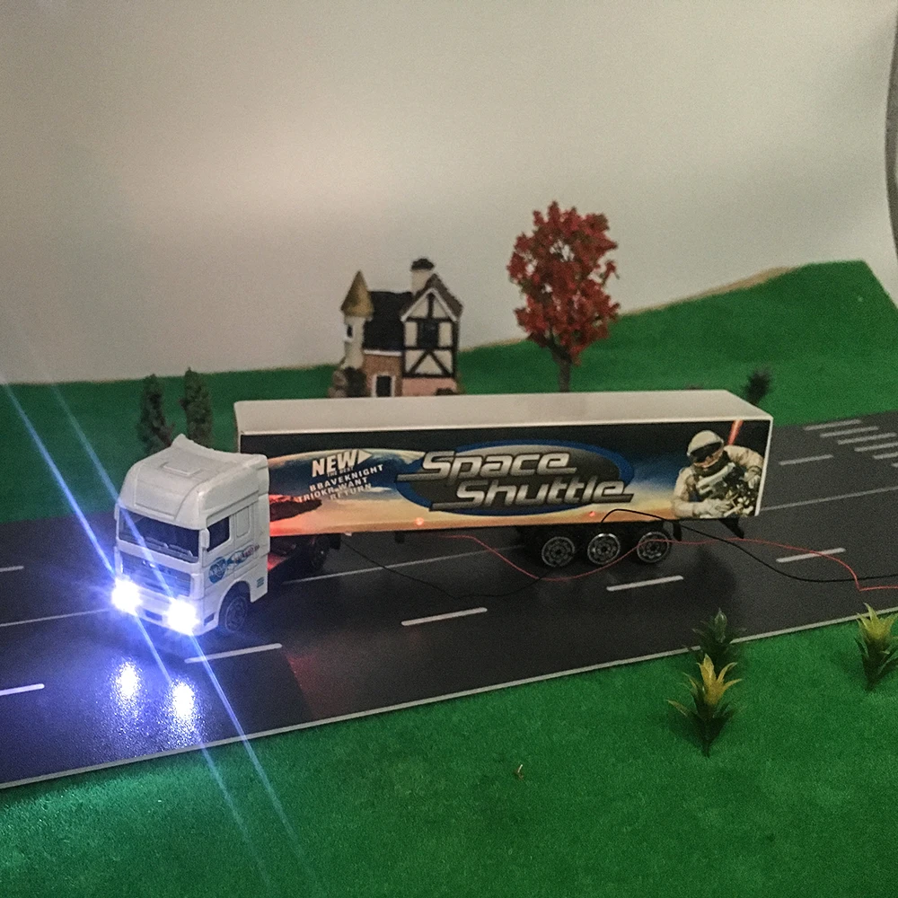 HO Model ciężarówki ze stopu LED świecąca/nie świecąca zabawa piaskownica stołowa Model budynku kolekcja DIY Diorama Multicolor