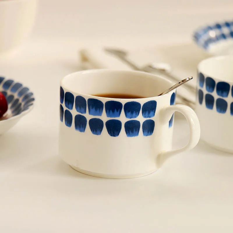 England Style afternoon tea bone china cup saucer blue print ceramic coffee cups with handgrip on-glazed red tea cup 2pcs/set