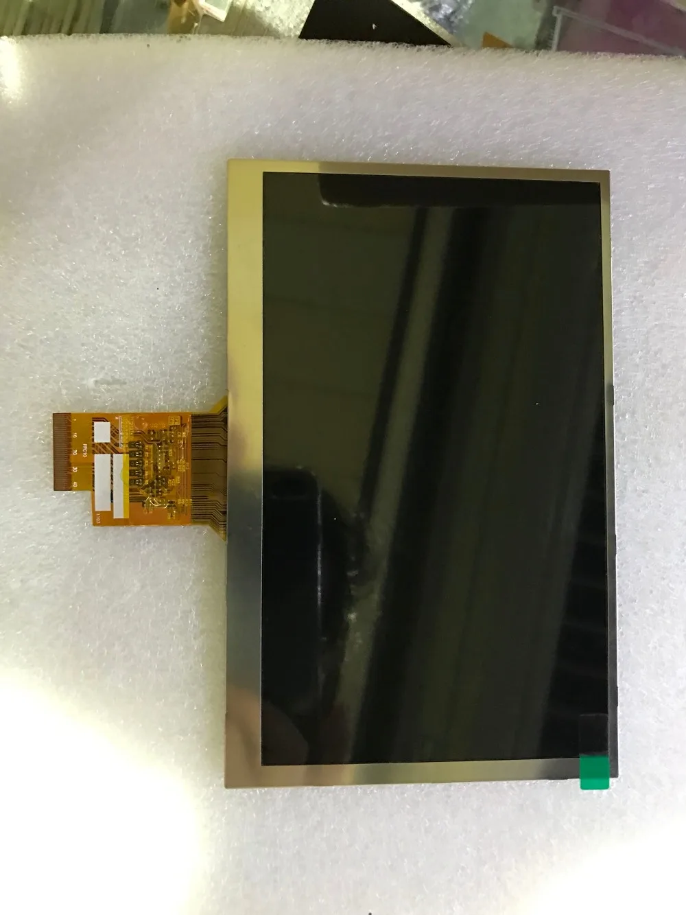 

free shipping Original New 7 inch LCD screen cable number: E242868