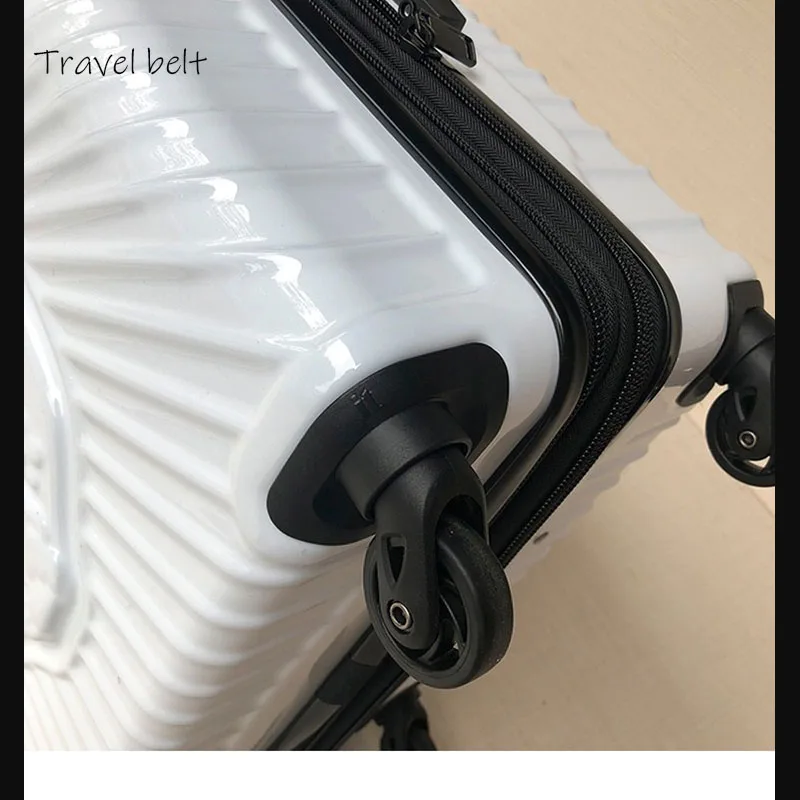 Travel Tale Personality Fashion 19/24/28 Inch Rolling Luggage Spinner Brand Travel Suitcase Big Golden Tooth Skull