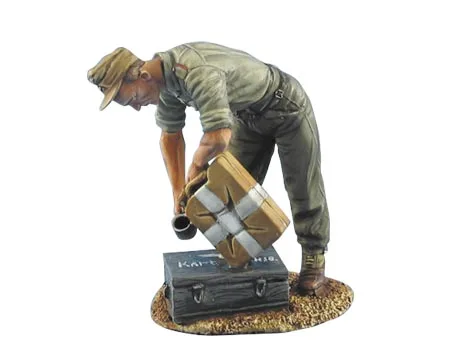 Unpainted Kit 1/35 Artillery Crew Pouring Water soldier figure Historical  Resin Figure miniature garage kit