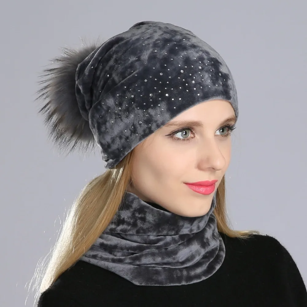 Geebro Winter Women\'s Pom Pom Rhinestones Beanie Hat and Neck Scarves Casual Casual Velvet Beanies Hat With Raccoon Fur Pompon