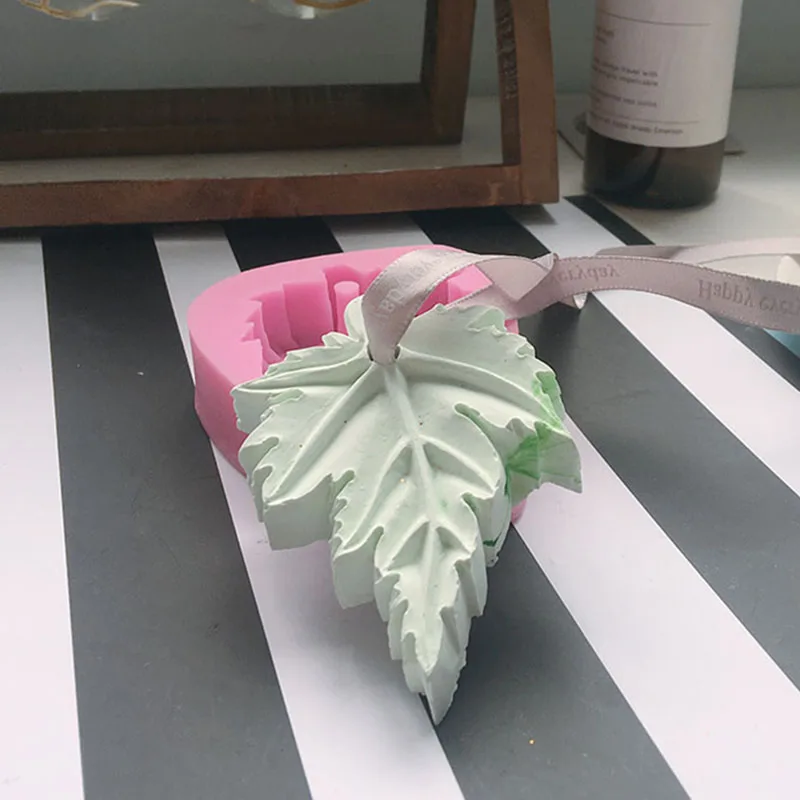 3D Maple Leaf Aroma Wax Silicone Mold DIY Gypsum Plaster Mould For Car Pendant Decoration Clay Resin Craft Molds