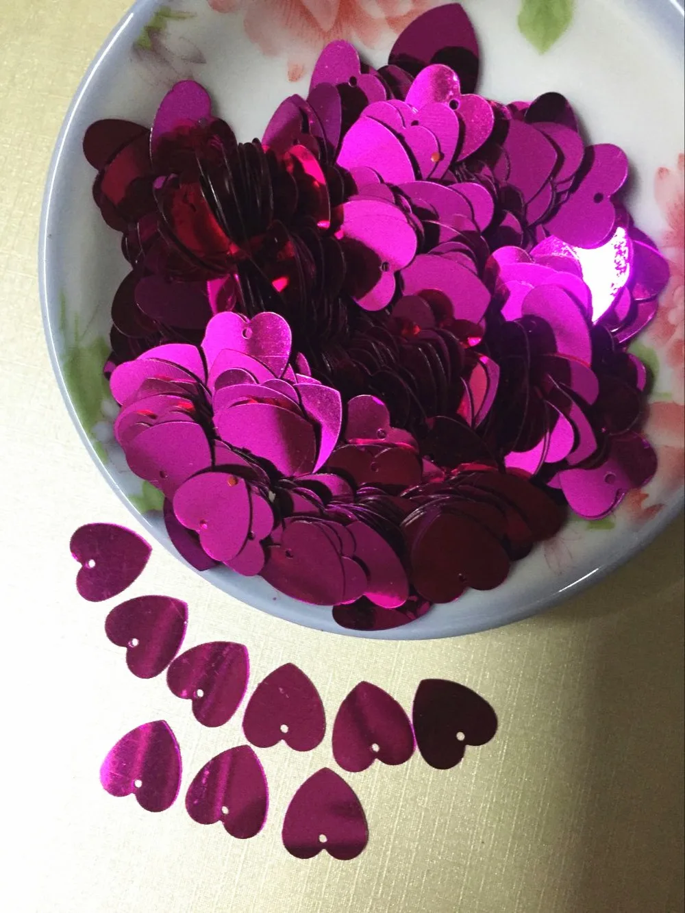 50g/lot 13*13cm Heart Sequins PVC Sequin Flat Paillette Sequins Decoration With 1 Hole Rose Red