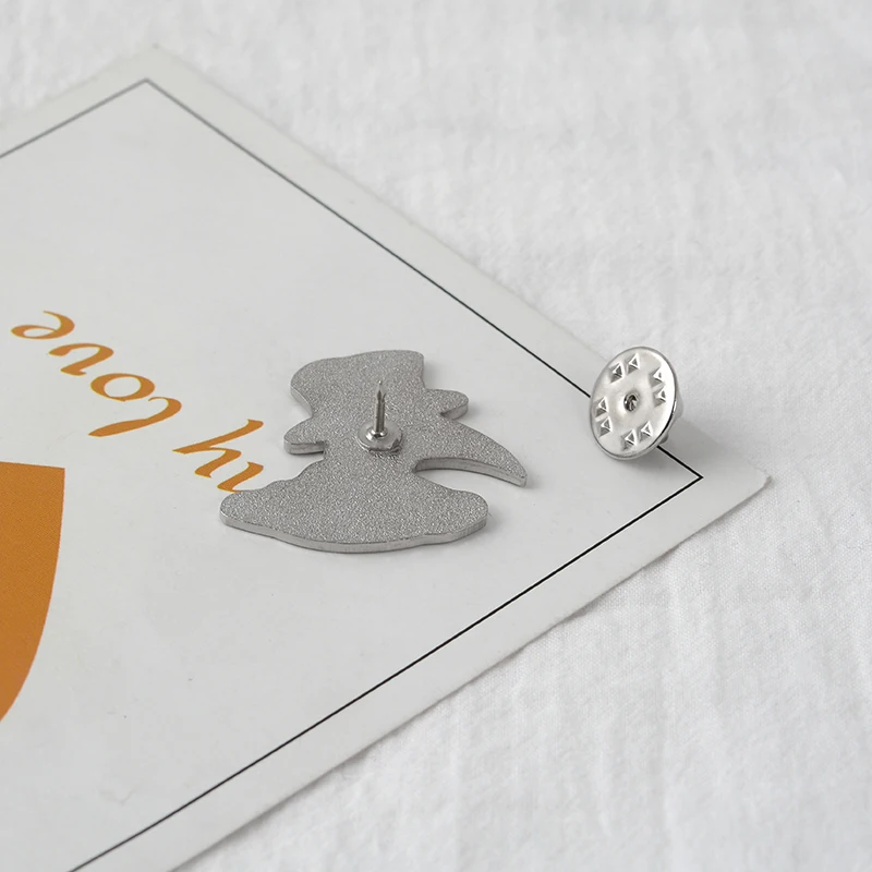 Plague Doctor Mask Soft enamel Pin Badge Black Bird head Mask Brooch Weird Punk Gothic Pins For Women Men Doctor Lapel Pin
