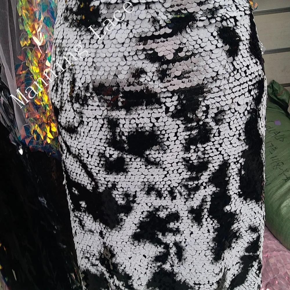 

The latest evening dress fabric with black and white sequins, high quality African embroidery with beautiful designs, France's