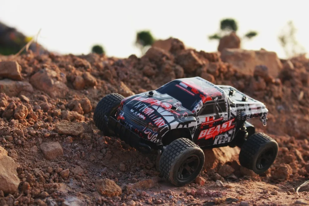 1:20 30 km/h telecomando auto RC elettrico Monster Truck RC Car Wheel Driver 2WD Drift Field Buggy