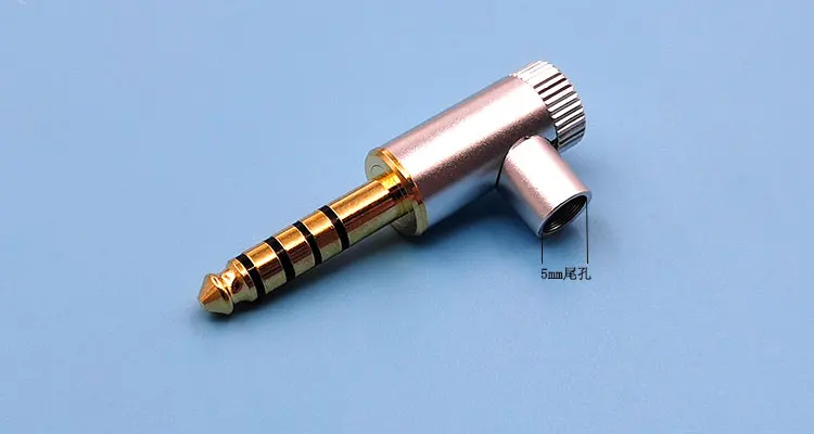 Enchufe para auriculares de 4,4 mm Salida equilibrada en forma de L curvada de 5 polos