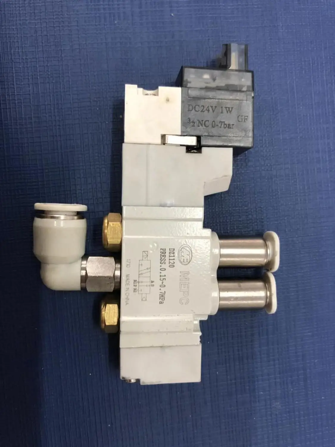 DC24V 3/2NC 0-7 bar DZ1120 Electronic air control valve for JUKl 895/896 sewing machine 0.15~0.7MPa