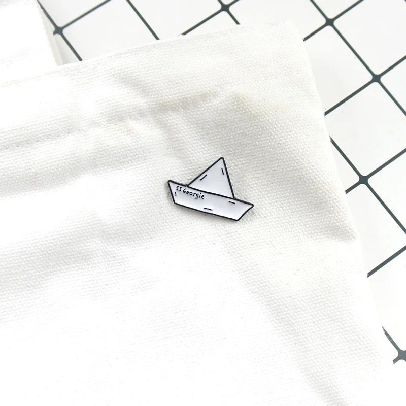 SS Georgie paper boat Enamel badge Stephen King\'s IT Cartoon origami brooch Paper boat maiden voyage Cowboy lapels pin