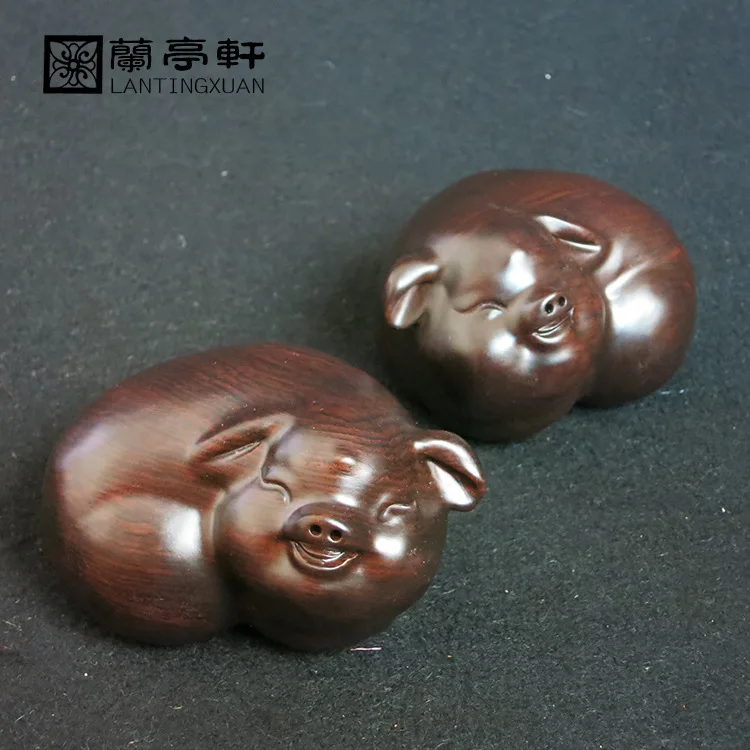 

Rosewood ebony wood carving rich small pig pig pig wood carving crafts happy zodiac animal ornaments