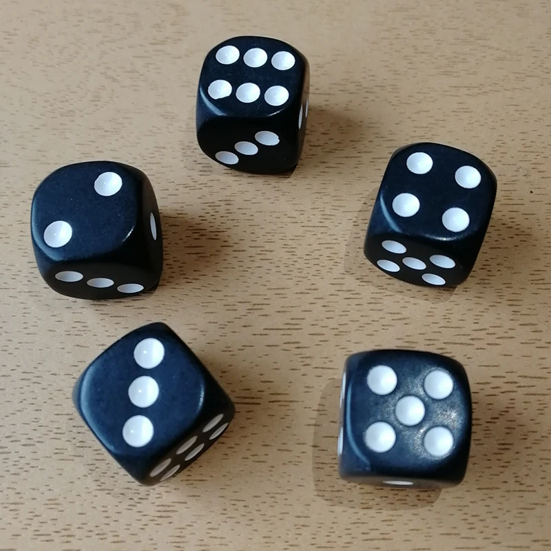 New 10Pcs Portable dice set 16mm Black White Round Corner Dice 6 sides Dices Playing Table Games Party Family Drinking Dices