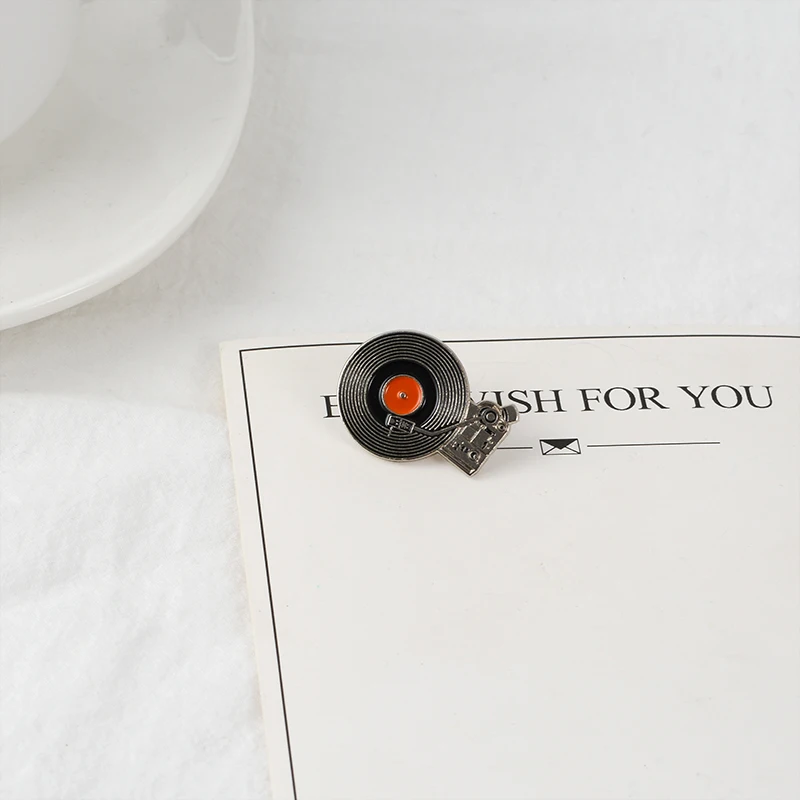 Vinyl Records Player Enamel Pin Vintage badge brooch Lapel pin Denim Jeans shirt bag Cartoon Music Jewelry Gift for Friends