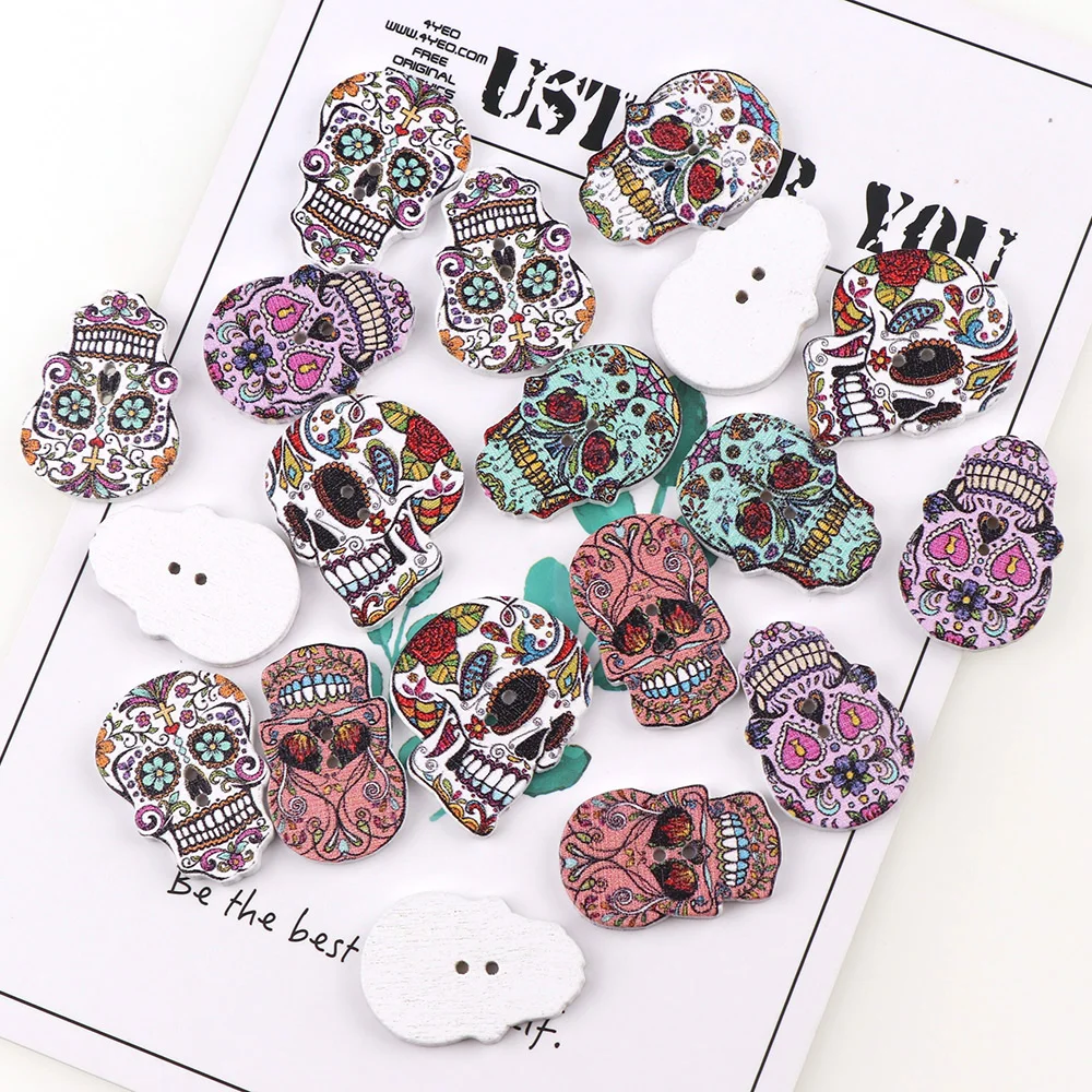 50 sztuk Wood Day Of The Dead szycia guziki w stylu vintage Scrapbooking 2 otwory cukrowa czaszka losowo 24.5mm (1 \