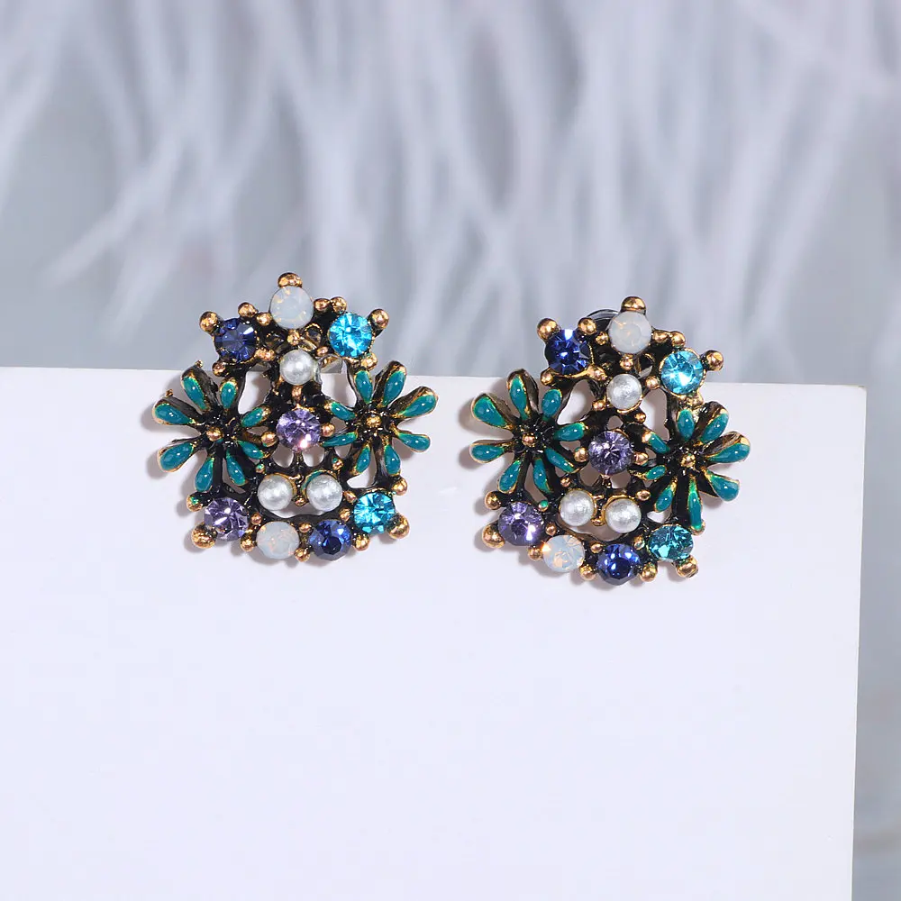 Vintage Sweet Cute Flower Stud Earrings for Women 2019 New Fashion Pearl Crystal Earrings Femme Brincos Wholesale Jewelry WX195