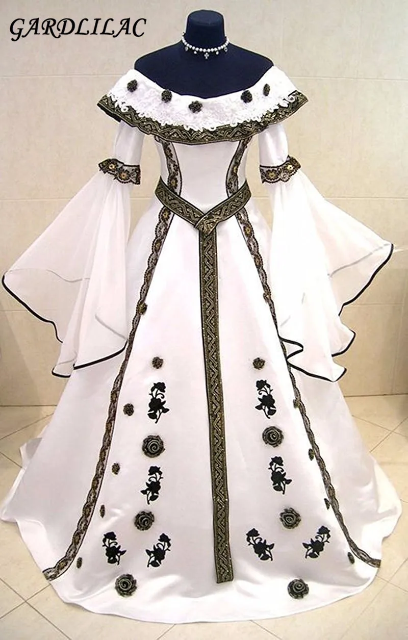 New Dubai Muslim White Medieval Wedding Dresses 2021 Long Flare Sleeves 3D Flower Ball Gown Bridal Gown Robe De Mariage