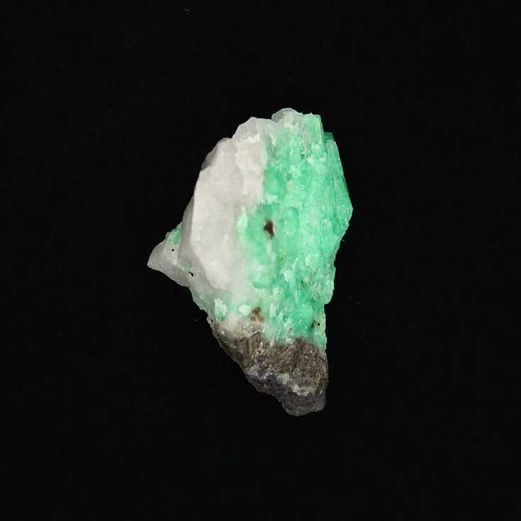 Ultra-fine mineral crystals emerald green natural rough stones mark collectibles ore samples without optimization 26