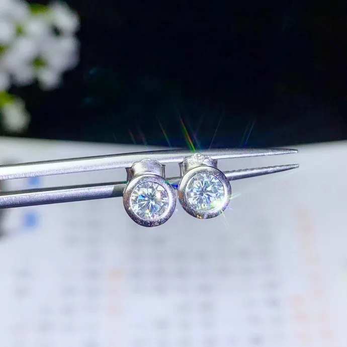 2ct Moissanite ear jewelry 925 Sterling silver, classic design, girl ear nails, fashion design