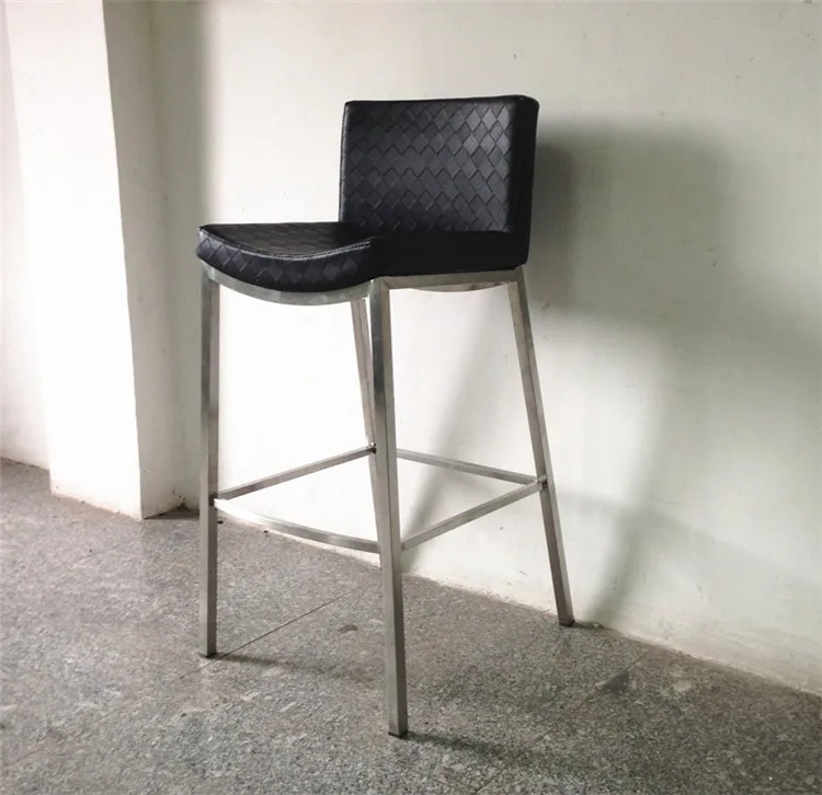 Mesa de bar de madera maciza y chairs. 1102