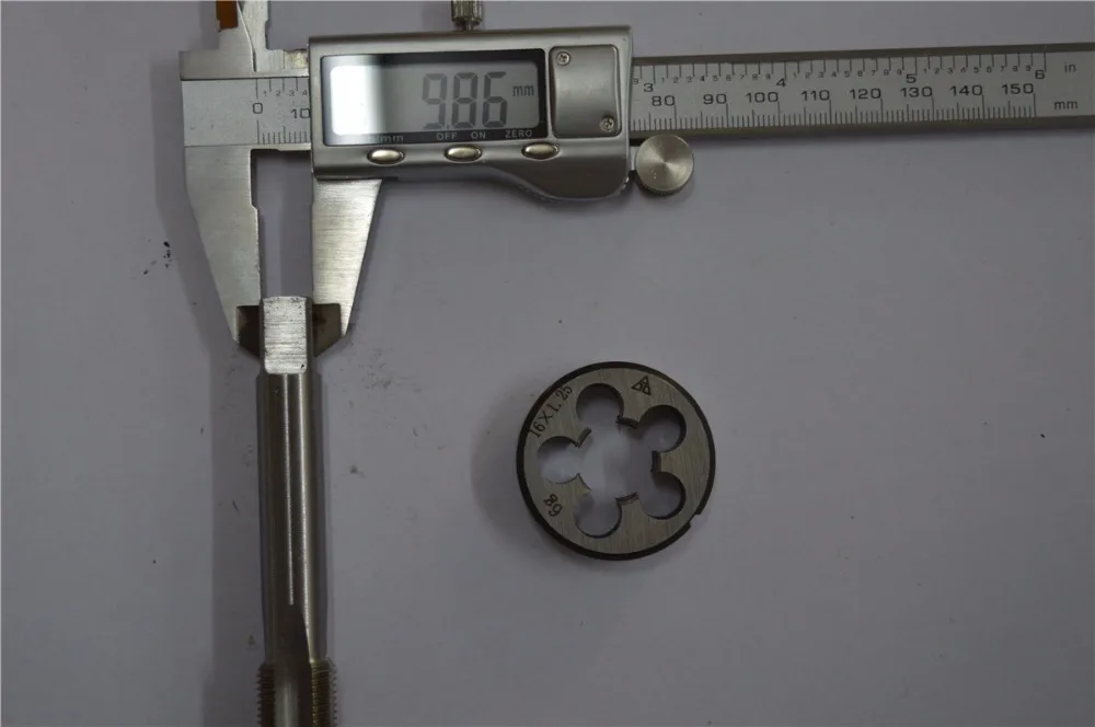 1 piece M16*1.25mm Tap and 1 piece M16*1.25mm Die , M16   standard metric machine used  tap and die