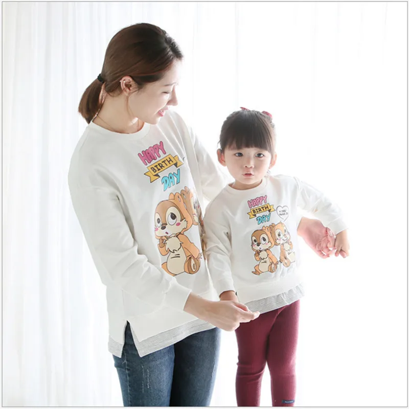 

Family Matching Outfits Hoodies Mother & Kids Family Look Clothing Cute Squirrel Clothes Mom Son Daughter Shirts Hot Sale