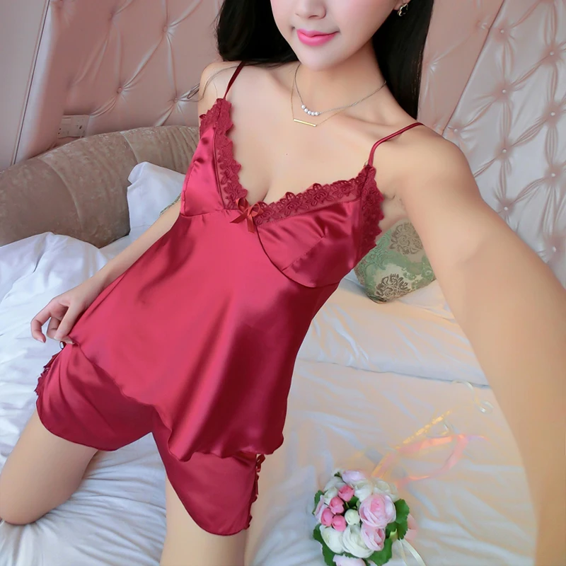 

Best Selling 2022 Design Silk Pyjamas Sets Free Shipping V-neck Suspenders Underwear Set High Quality Two Pieces Sleepwear Set