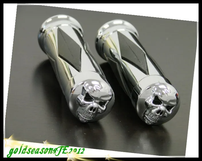 metal  CHROME SKULL HAND GRIPS   for Honda Shadow 600 750 1100 VT VTX 1300 1800 GL CB CBR