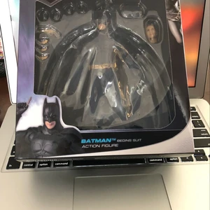 Mafex-Batman beginnt die Dark Night-Action-Figur, Spielzeugsammelmodell, PVC sicher, 049, 17 cm 10 Hauptverkäufe Batman Mafex - №4