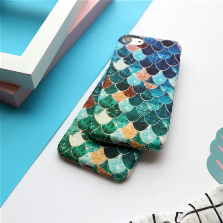 10 pcs Wholesale Mermaid 3D Fish Scales Case For iPhone 8 8 plus case  Luminous Phone Back Cover with kraft paper packaging