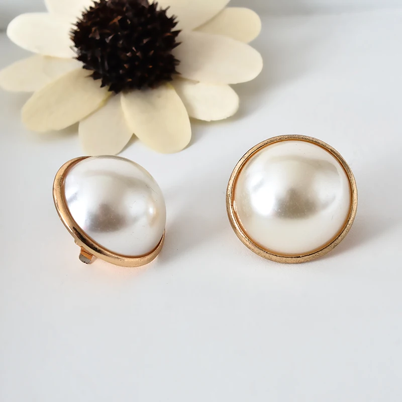 New Fashion Korean Beautiful golden Plated Shiny Pearl Heart Earring Ear clip for Women Wholesale