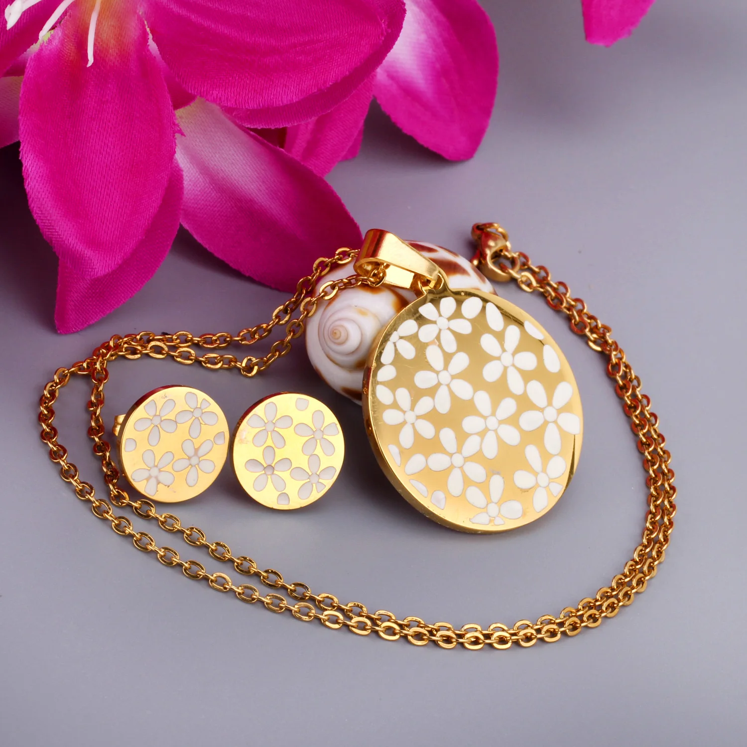 LUXUSTEEL ensemble collier Sets Golden Color Flower Shell Pendant Necklace Earring Brinco Bijoux Wedding Party Wholesale