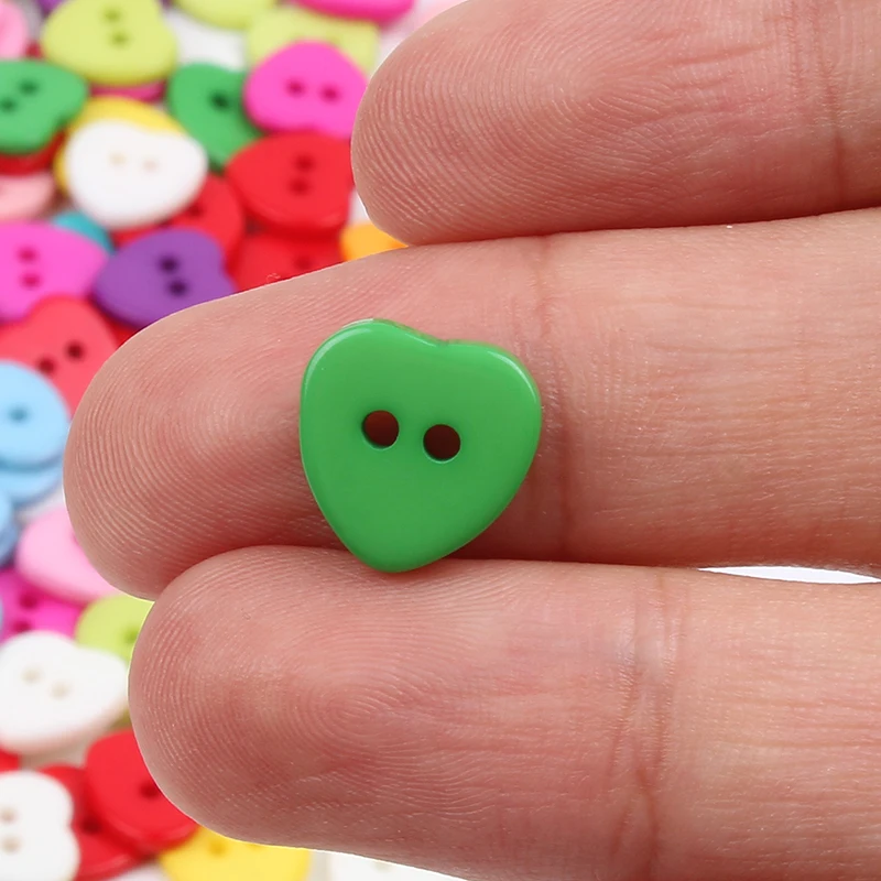 50 pz/lotto 12mm Colori Della Miscela Cuore Bottoni Resina di Plastica Del Fumetto Sveglio button Cucire indumenti Accessori FAI DA TE PULSANTE Del