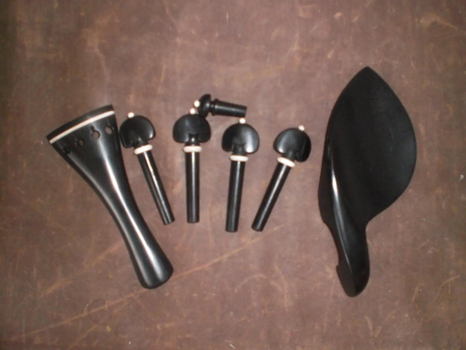 1 Set Quality Ebony Violin Fitting Violin Tail Piece Chinrest 4 Pegs and End Pin All In 4/4