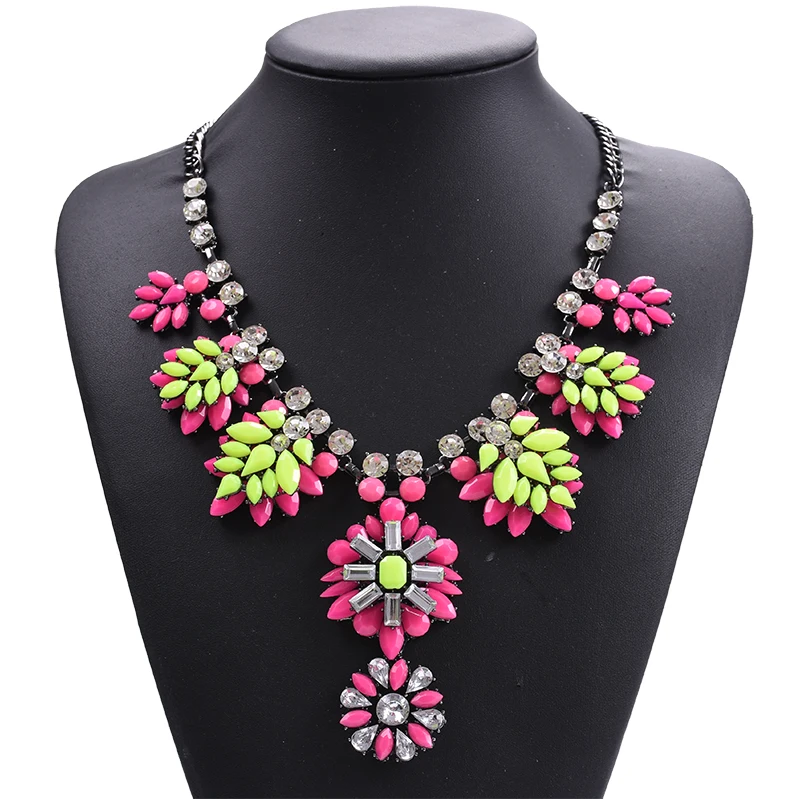 Fashion Acrylic Leaf Flowers Large Collar Necklace Women Luxury Crystal Big Choker Necklace Indian Ethnic Statement Necklace