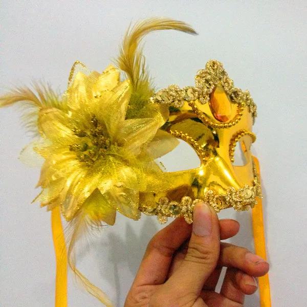 Маска для маскарада для Хэллоуина