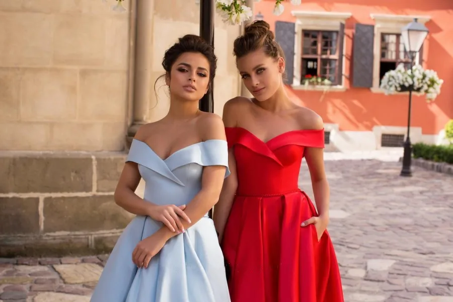 Elegante Ice Blue Avondjurken 2023 Satin Off Shoulder Rood Een Lijn Sweep Trein Eenvoudige Pleats Prom Formele Gowns Abendkleider