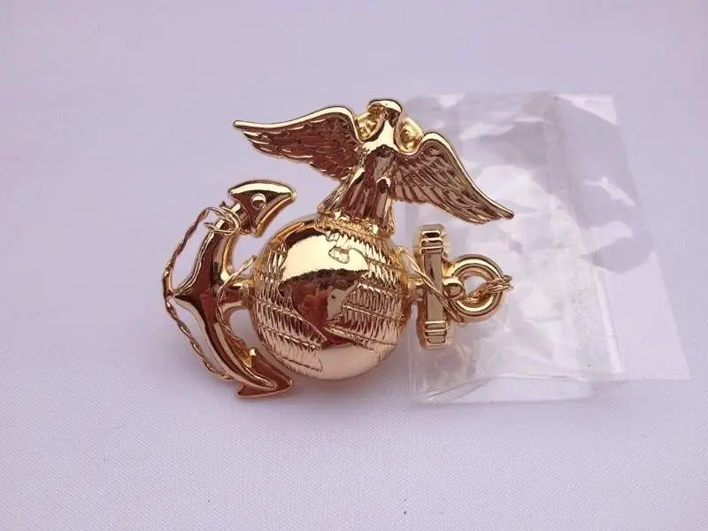 

WWII USMC Officer Ega Barracks Metal Hat Badge Gold - US067