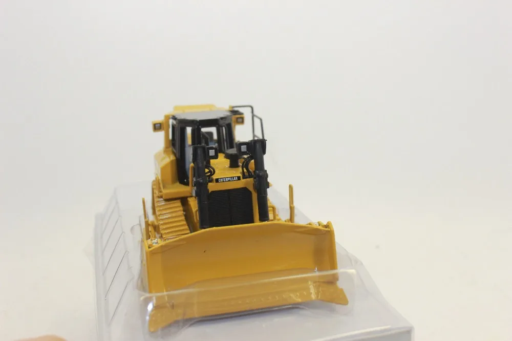 Norscot 1:50 Caterpillar CAT D8T Engineering Machinery Bulldozer Track Type Tractor Diecast Toy Model 55299 Collect,Decoration