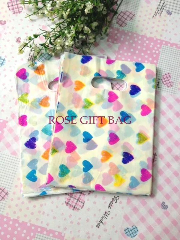 

Wholesale 500pcs/lot Hearts Print Beige Plastic Bag 15x20cm Wedding Jewelry Packaging Gift Bag Plastic Shopping Bags With Handle