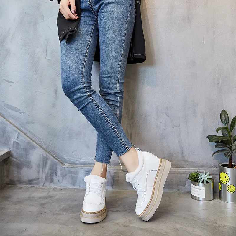 Scarpe basse da donna con plateau Sneakers invernali in vera pelle 2018 scarpe Casual in pelliccia calda stivali da neve da donna scarpe Sneakers