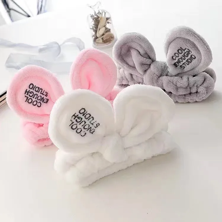 

Ошейник-капюшон для домашних питомцев с вышитыми ушками кролика