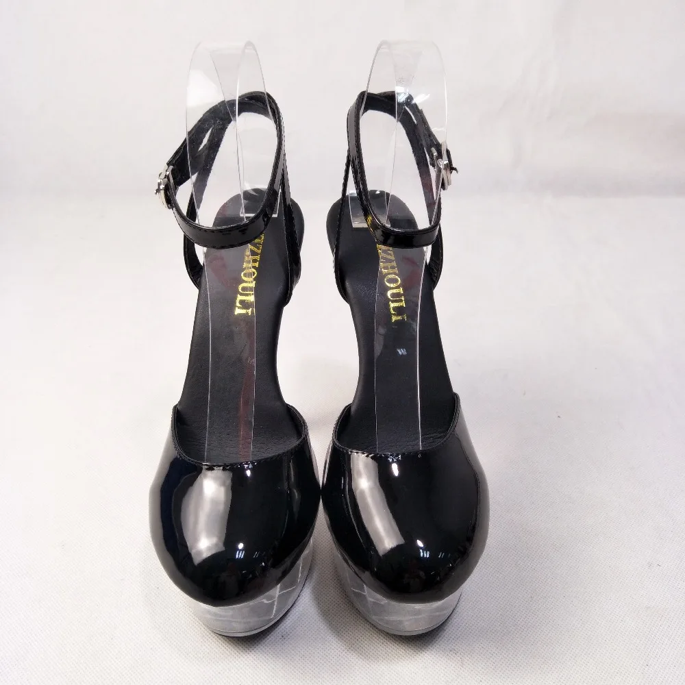 The new store's crystal sandals, with 15cm high heels, were recommended by the shop's owner for women's trendy stage sandals