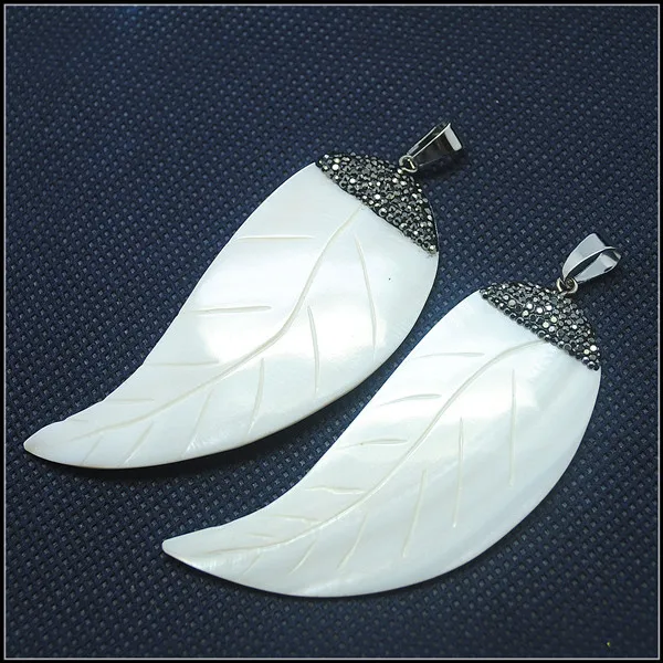 

2PCS Nature White Shell Pendants Mother Of Pearl Carving Leaf 75X35MM DIY Beads Accessories New Charms Men Pendants